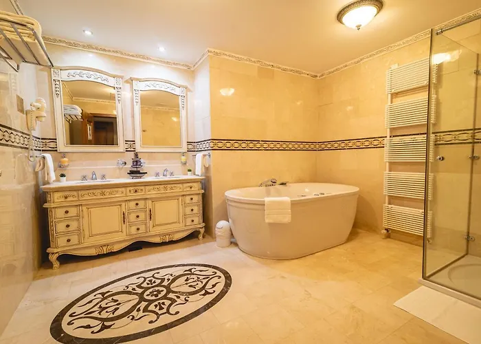 Hotel Casino & Admiral Skofije