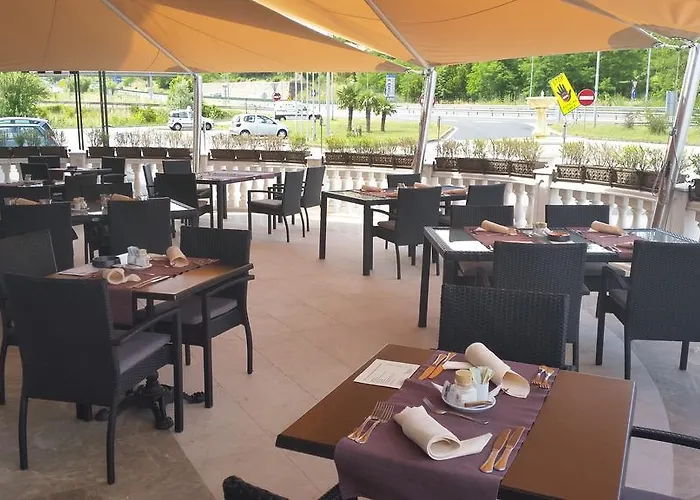 Hotel Casino & Admiral Skofije 4*